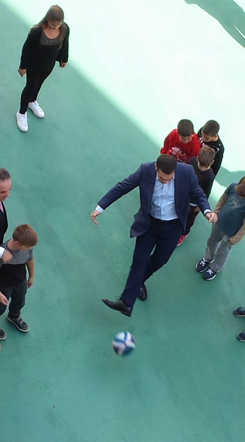 Ο Τσίπρας έπαιξε ποδόσφαιρο με τα παιδιά της «Αποστολής» στα Ιωάννινα [εικόνες] | iefimerida.gr 0