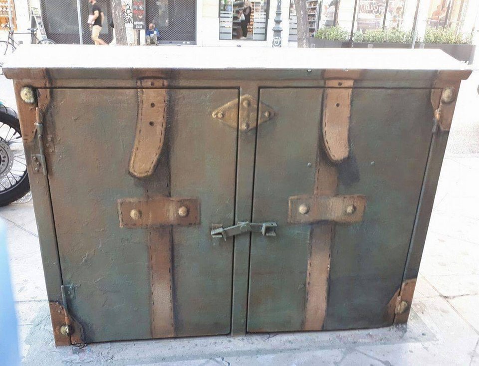 Παρεμβάσεις στην πλατεία Αγίας Ειρήνης: Καθαρισμός, ζωγραφική, γλάστρες με φυτά [εικόνες] | iefimerida.gr 0