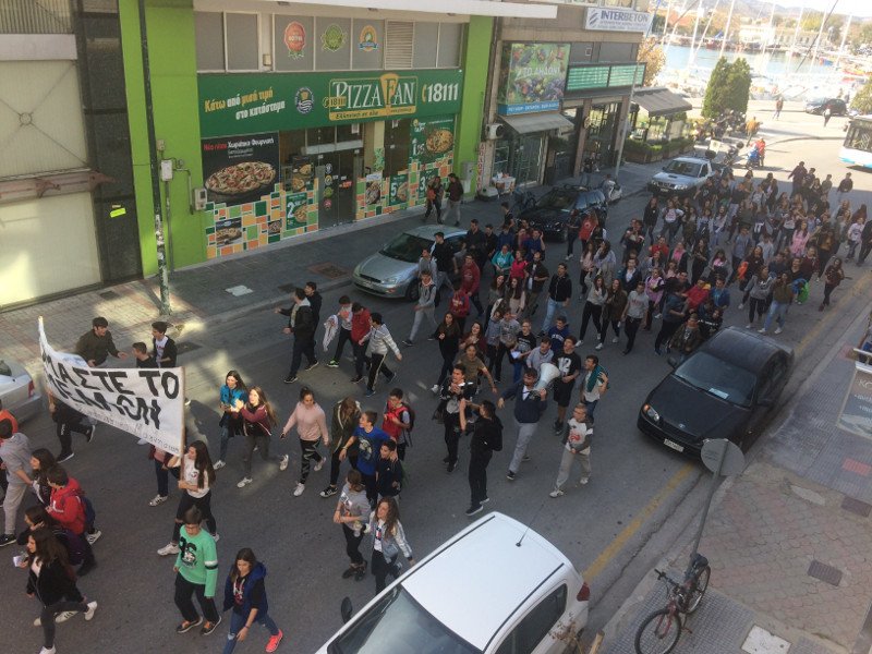 Και στο Βόλο βγήκαν οι μαθητές στους δρόμους [εικόνες] | iefimerida.gr 2