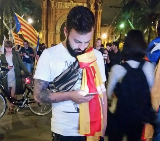 «Πάγωσε» η ανεξαρτητοποίηση -Εξαλλοι οι οπαδοί του Πουτζδεμόν, αντιδρά η Ισπανία | iefimerida.gr 5