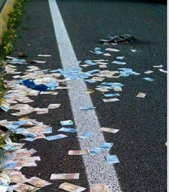 Εβρεξε 50ευρα στην Ολυμπία Οδό -Πανικός από διερχόμενους οδηγούς [εικόνες] | iefimerida.gr 2