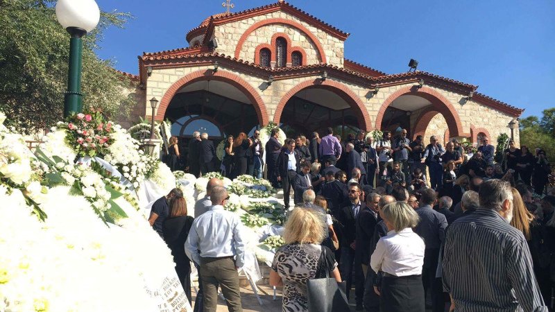 Tο τελευταίο αντίο στον Μιχάλη Ζαφειρόπουλο -Βουβός θρήνος στο Ελληνικό [εικόνες & βίντεο] | iefimerida.gr 6