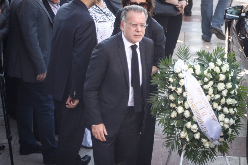 Tο τελευταίο αντίο στον Μιχάλη Ζαφειρόπουλο -Βουβός θρήνος στο Ελληνικό [εικόνες & βίντεο] | iefimerida.gr 13