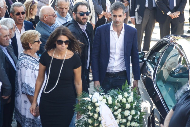 Tο τελευταίο αντίο στον Μιχάλη Ζαφειρόπουλο -Βουβός θρήνος στο Ελληνικό [εικόνες & βίντεο] | iefimerida.gr 11