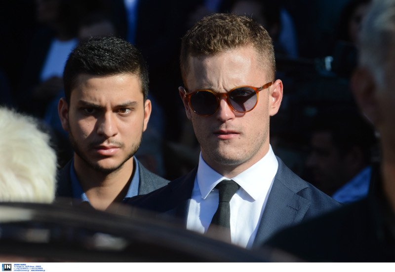 Tο τελευταίο αντίο στον Μιχάλη Ζαφειρόπουλο -Βουβός θρήνος στο Ελληνικό [εικόνες & βίντεο] | iefimerida.gr 3