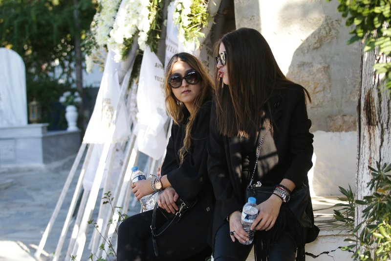 Tο τελευταίο αντίο στον Μιχάλη Ζαφειρόπουλο -Βουβός θρήνος στο Ελληνικό [εικόνες & βίντεο] | iefimerida.gr 21