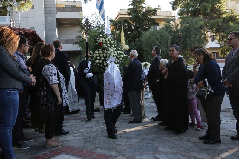 Tο τελευταίο αντίο στον Μιχάλη Ζαφειρόπουλο -Βουβός θρήνος στο Ελληνικό [εικόνες & βίντεο] | iefimerida.gr 22
