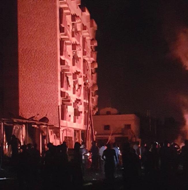 Υεμένη: Τουλάχιστον δύο νεκροί από βομβιστική επίθεση στο υπουργείο Οικονομικών [εικόνες] | iefimerida.gr 1