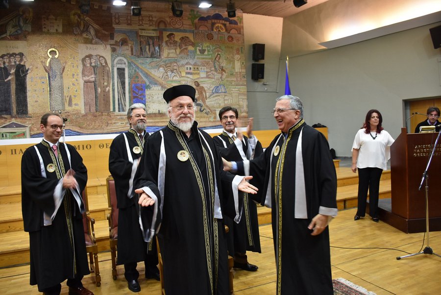 Ο Διονύσης Σαββόπουλος έγινε επίτιμος διδάκτορας στο ΑΠΘ [εικόνες] | iefimerida.gr 3