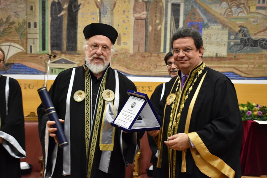 Ο Διονύσης Σαββόπουλος έγινε επίτιμος διδάκτορας στο ΑΠΘ [εικόνες] | iefimerida.gr 0