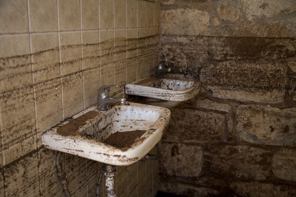 Οι κάτοικοι της Μάνδρας μετρούν τις πληγές τους 10 μέρες μετά τη θεομηνία [εικόνες]  | iefimerida.gr 4