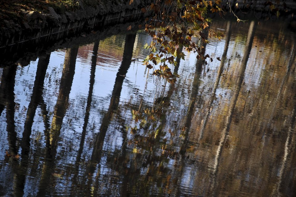 Υπόκλιση! Το μαγικό καθρέφτισμα στα νερά του Ληθαίου ποταμού [εικόνες] | iefimerida.gr 0