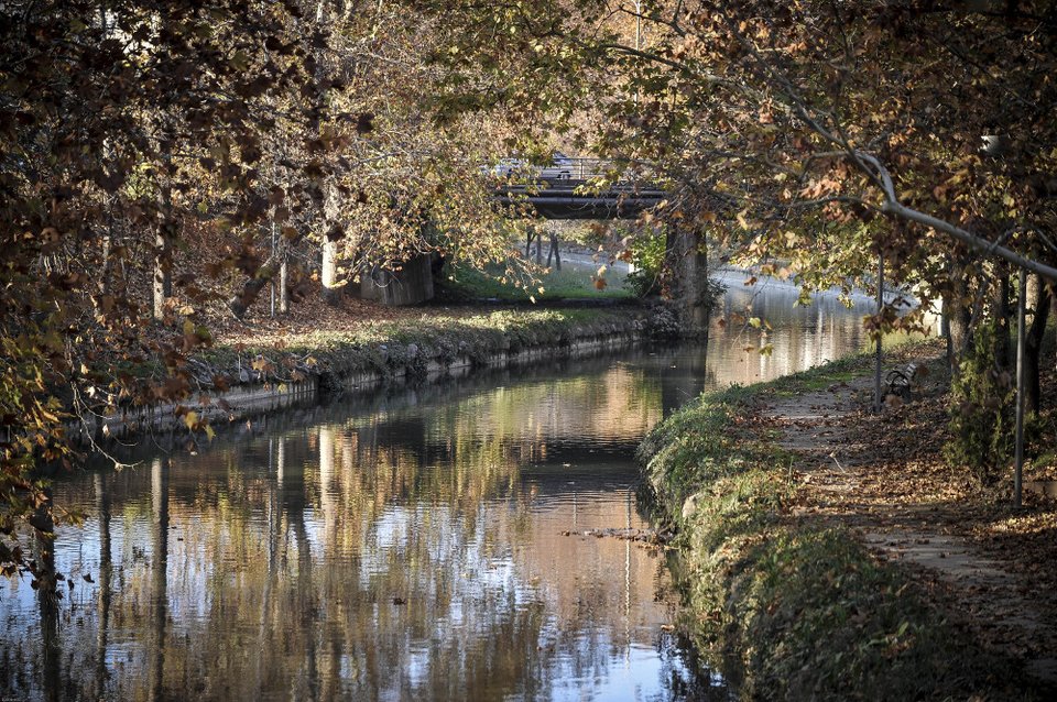 Υπόκλιση! Το μαγικό καθρέφτισμα στα νερά του Ληθαίου ποταμού [εικόνες] | iefimerida.gr 3