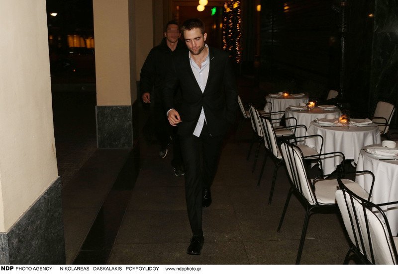 Αέρας Χόλιγουντ στην Αθήνα: Ο Ρόμπερτ Πάτινσον με τον Πάρι Κασιδόκωστα στην πρεμιέρα του Good Time [εικόνες] | iefimerida.gr 21