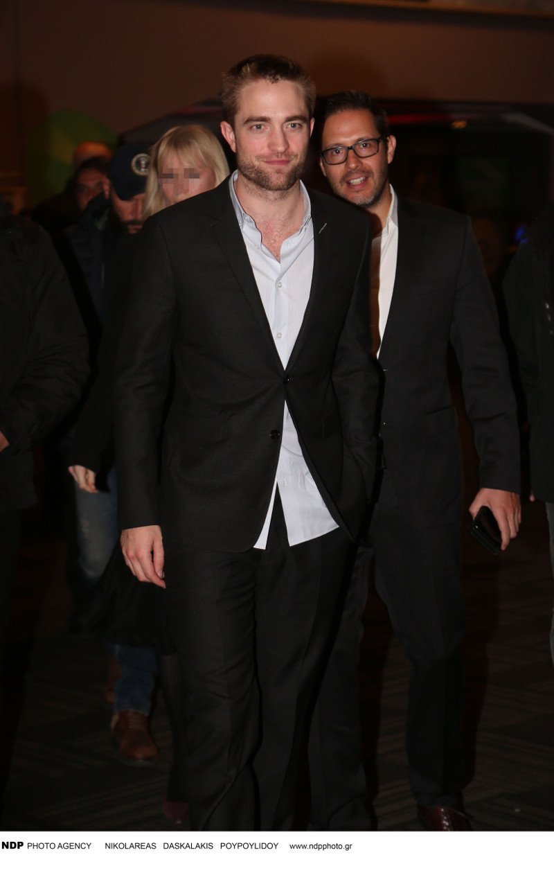 Αέρας Χόλιγουντ στην Αθήνα: Ο Ρόμπερτ Πάτινσον με τον Πάρι Κασιδόκωστα στην πρεμιέρα του Good Time [εικόνες] | iefimerida.gr 4