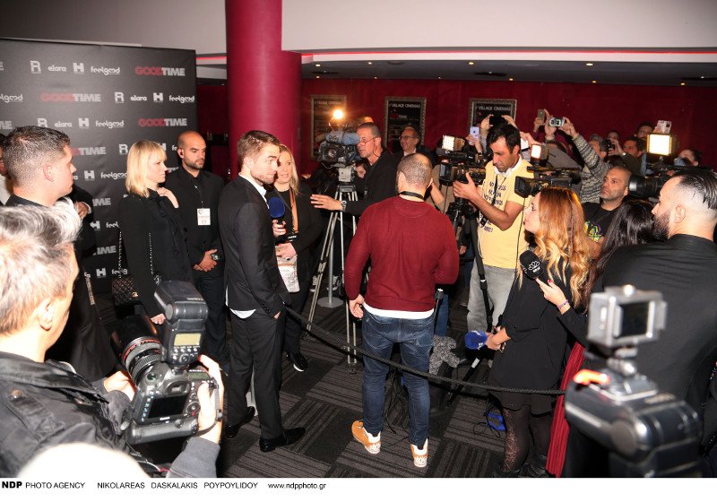 Αέρας Χόλιγουντ στην Αθήνα: Ο Ρόμπερτ Πάτινσον με τον Πάρι Κασιδόκωστα στην πρεμιέρα του Good Time [εικόνες] | iefimerida.gr 8