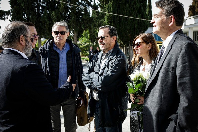 Το τελευταίο αντίο στον Γιάννη Καψή -Ηταν όλοι εκεί [εικόνες] | iefimerida.gr 31