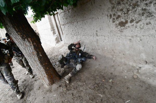 Βιβλίο οι εμπειρίες του φωτορεπόρτερ που έμεινε αιχμάλωτος και βασανίστηκε στη Συρία [εικόνες] | iefimerida.gr 1