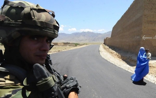 Βιβλίο οι εμπειρίες του φωτορεπόρτερ που έμεινε αιχμάλωτος και βασανίστηκε στη Συρία [εικόνες] | iefimerida.gr 4