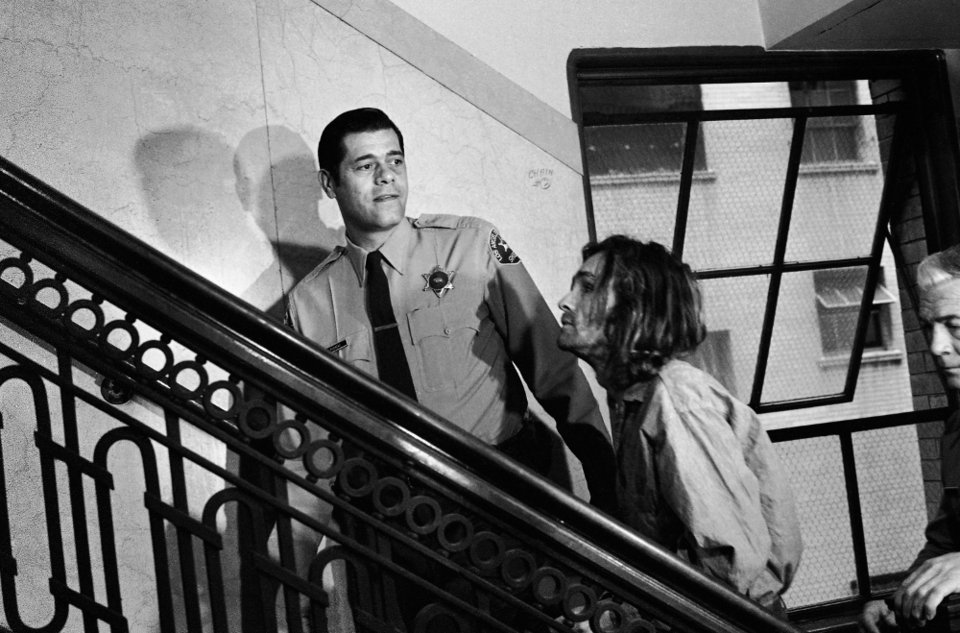 Τσαρλς Μάνσον: Ο άνθρωπος που δολοφόνησε τη Σάρον Τέιτ [εικόνες] | iefimerida.gr 2