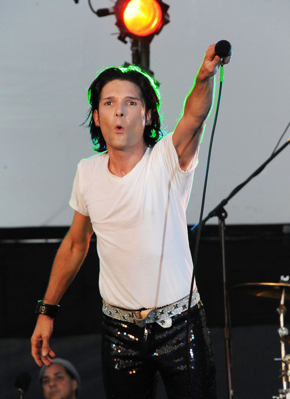 Ο ηθοποιός Κόρεϊ Φέλντμαν που υπέστη σεξουαλική κακοποίηση ξεκινάει καμπάνια πάταξής της [βίντεο]  | iefimerida.gr 0