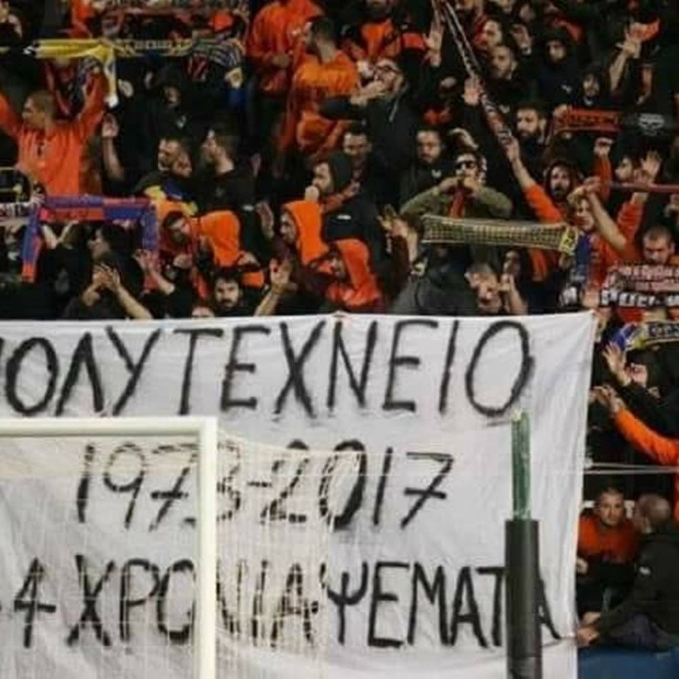 Φίλαθλος του ΑΠΟΕΛ ζητά συγγνώμη από τον ελληνικό λαό για τα υβριστικά πανό στο κυπριακό πρωτάθλημα [εικόνες]  | iefimerida.gr 0