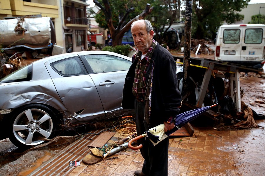 Απόγνωση στη Μάνδρα: «Πώς θα ορθοποδήσουμε;» αναρωτιούνται οι κάτοικοι [εικόνες] | iefimerida.gr 0