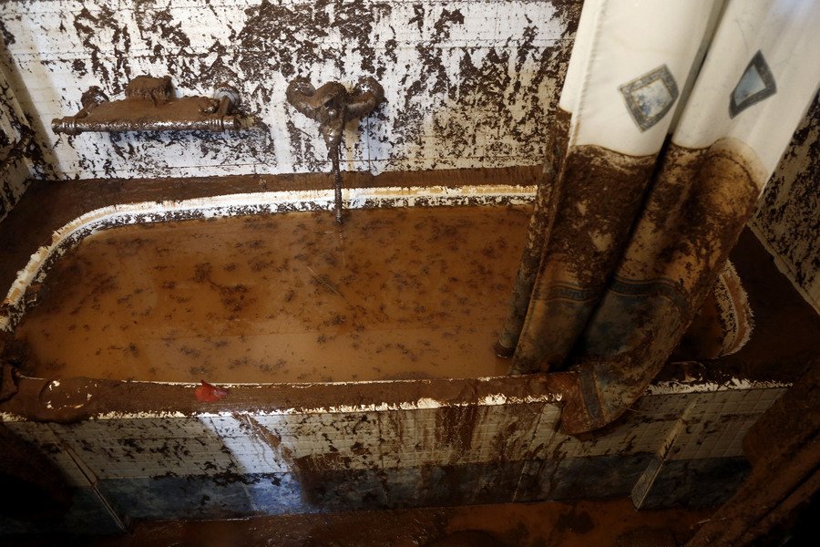 Απόγνωση στη Μάνδρα: «Πώς θα ορθοποδήσουμε;» αναρωτιούνται οι κάτοικοι [εικόνες] | iefimerida.gr 4