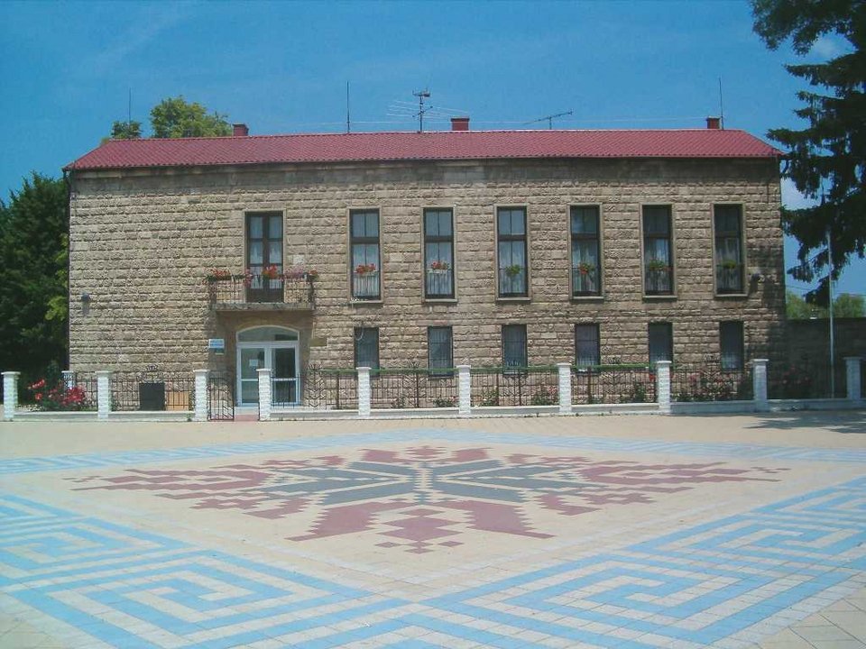 Η ιστορία του μικρού, γραφικού, πέρα για πέρα ελληνικού χωριού στην καρδιά της Ουγγαρίας [εικόνες] | iefimerida.gr 3