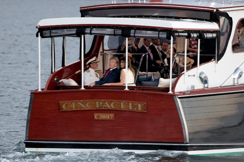 Ο Τραμπ έκανε στάση στη Χαβάη πριν ξεκινήσει την 11ήμερη περιοδεία στην Ασία [εικόνες] | iefimerida.gr 0