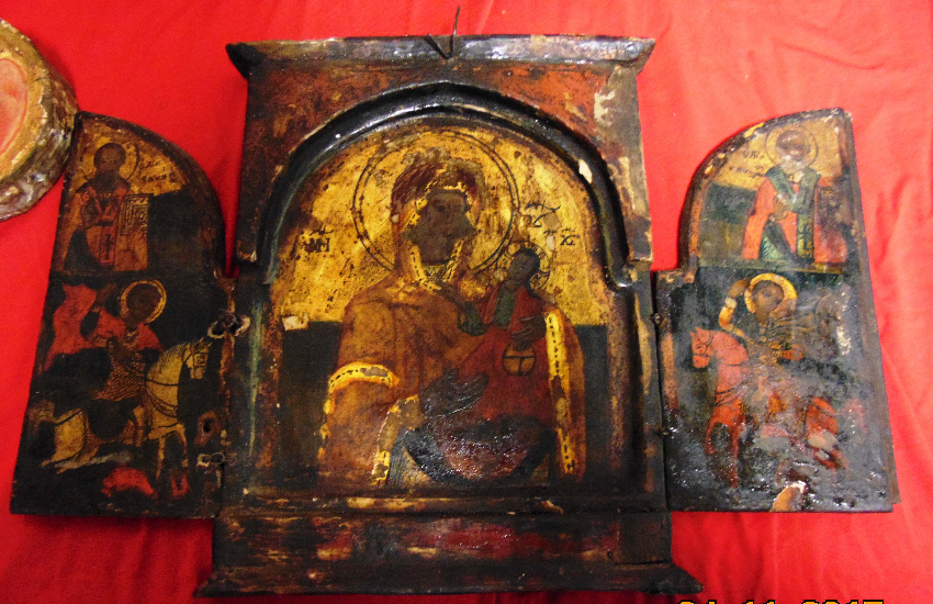 Αρχαιοκάπηλος είχε στην κατοχή του ανυπολόγιστης αξίας βυζαντινές εικόνες και αγγεία [εικόνες]  | iefimerida.gr 2