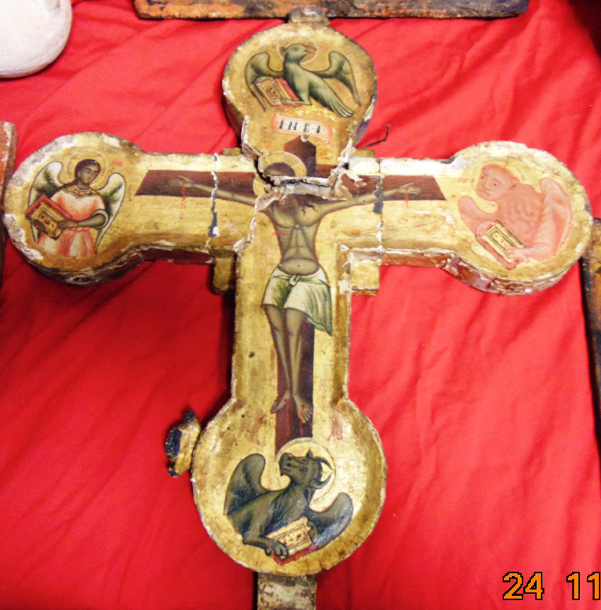 Αρχαιοκάπηλος είχε στην κατοχή του ανυπολόγιστης αξίας βυζαντινές εικόνες και αγγεία [εικόνες]  | iefimerida.gr 0