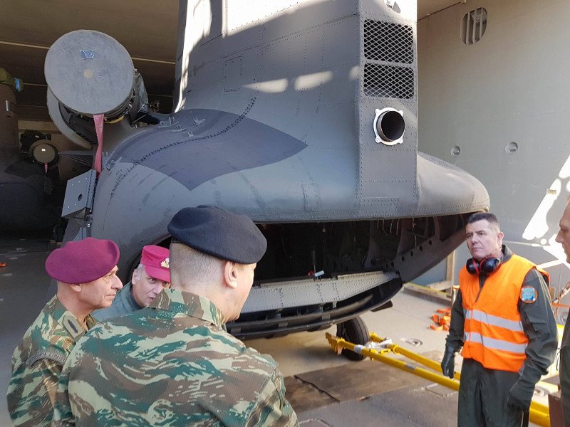 Εφτασαν στον Πειραιά τα 3 υπερσύγχρονα ελικόπτερα Σινούκ από τις ΗΠΑ [εικόνες] | iefimerida.gr 4