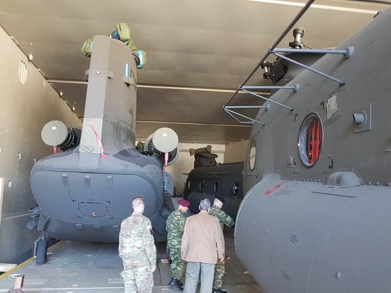 Εφτασαν στον Πειραιά τα 3 υπερσύγχρονα ελικόπτερα Σινούκ από τις ΗΠΑ [εικόνες] | iefimerida.gr 2