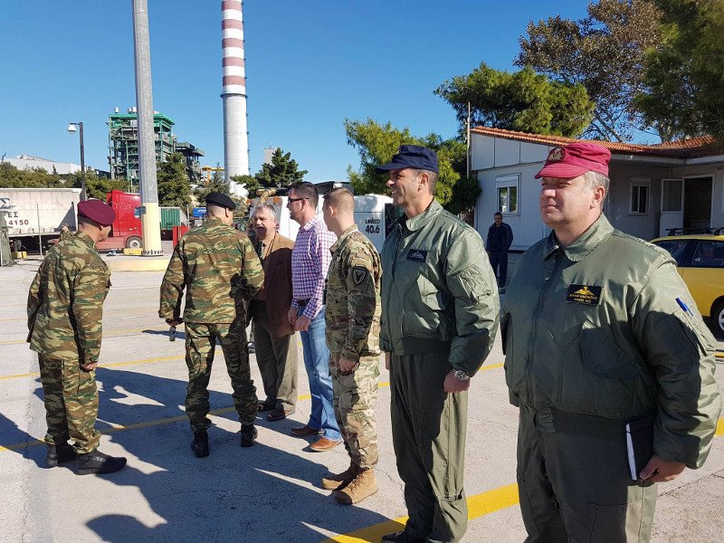 Εφτασαν στον Πειραιά τα 3 υπερσύγχρονα ελικόπτερα Σινούκ από τις ΗΠΑ [εικόνες] | iefimerida.gr 5