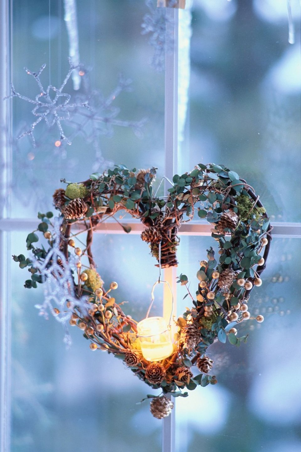 Χριστουγεννιάτικη διακόσμηση χωρίς δέντρο: 14 πρωτότυπες ιδέες για να στολίσετε με φωτάκια [εικόνες] | iefimerida.gr 4