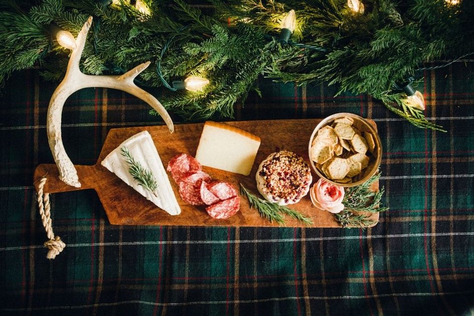 Χριστουγεννιάτικη διακόσμηση χωρίς δέντρο: 14 πρωτότυπες ιδέες για να στολίσετε με φωτάκια [εικόνες] | iefimerida.gr 7