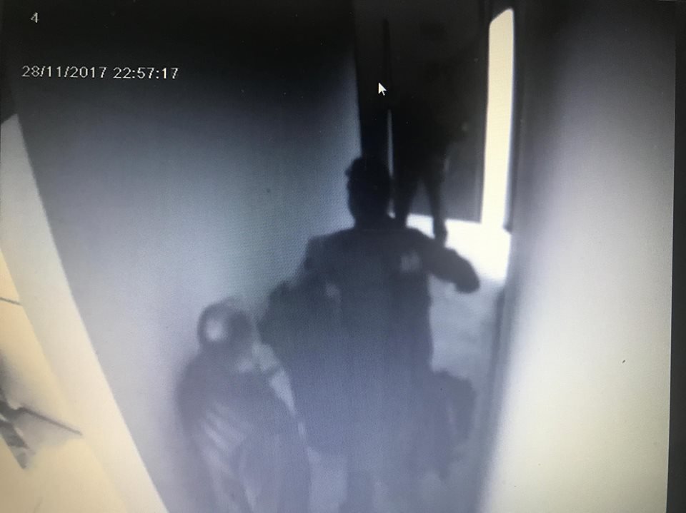 Βρισιές και ξύλο μεταξύ καλεσμένων σε τηλεοπτικό κανάλι στην Κέρκυρα [εικόνες] | iefimerida.gr 1