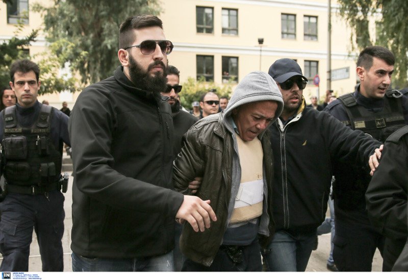 Ξυλοκόπησαν τον δολοφόνο της Δώρας -«Αλήτη, μου έφαγες το παιδί» [βίντεο] | iefimerida.gr 10