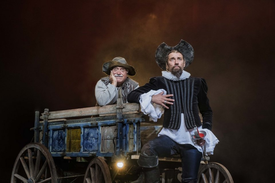 Ο Γιάννης Στάνκογλου ονειροπόλος Δον Κιχώτης -Σάντσο Πάντσα ο Δημήτρης Πιατάς [εικόνες]   | iefimerida.gr 3