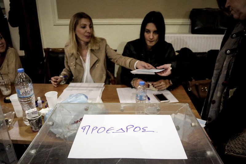 Στις κάλπες από το πρωί χιλιάδες δικηγόροι-Ψηφίζουν για τους νέους προέδρους σήμερα και αύριο [εικόνες] | iefimerida.gr 4