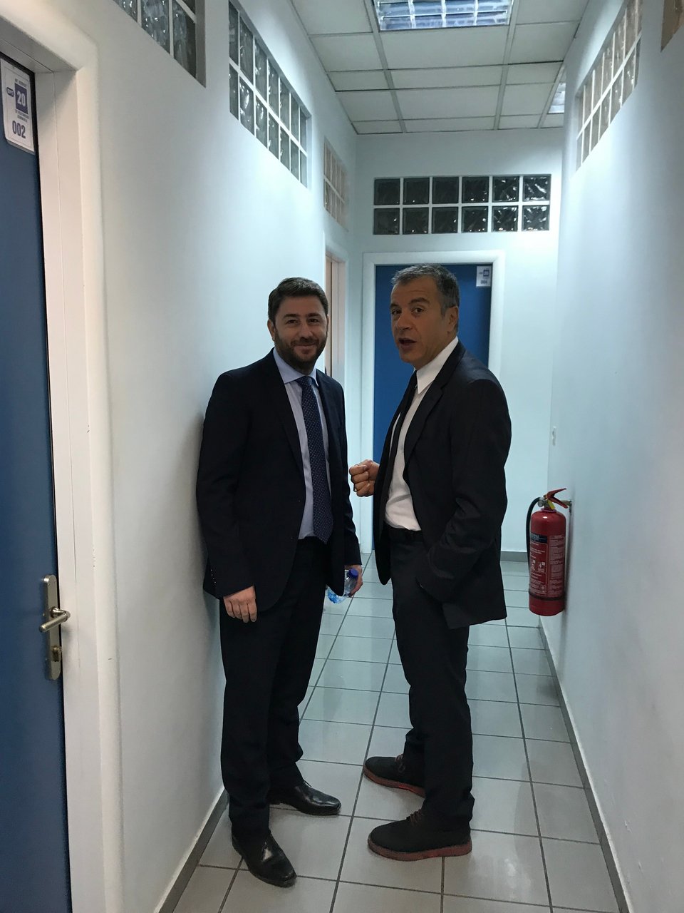 Το iefimerida ήταν στα παρασκήνια του debate της Κεντροαριστεράς: Γέλια, νεύρα, κρύο και φωτογραφίες [βιντεο] | iefimerida.gr 1