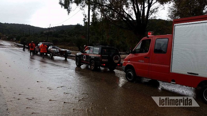 Με τζιπ και βάρκες, Πυροσβεστική και ΕΜΑΚ αναζητούν νεαρό άνδρα στη Μάνδρα -Είχε πάει για κυνήγι [εικόνες] | iefimerida.gr 4