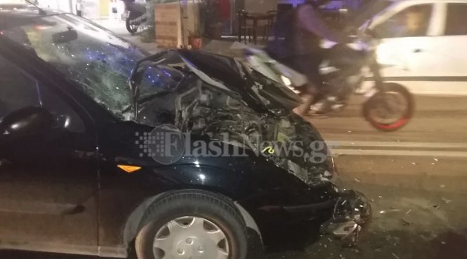 Τροχαίο στην Κρήτη: ΙΧ «σφηνώθηκε» κάτω από αγροτικό [εικόνες] | iefimerida.gr 1