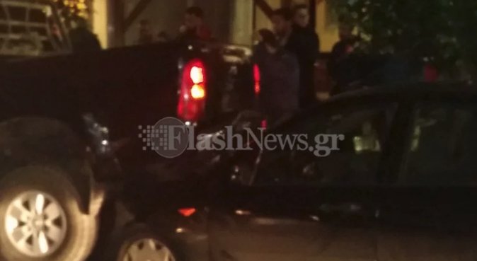 Τροχαίο στην Κρήτη: ΙΧ «σφηνώθηκε» κάτω από αγροτικό [εικόνες] | iefimerida.gr 3