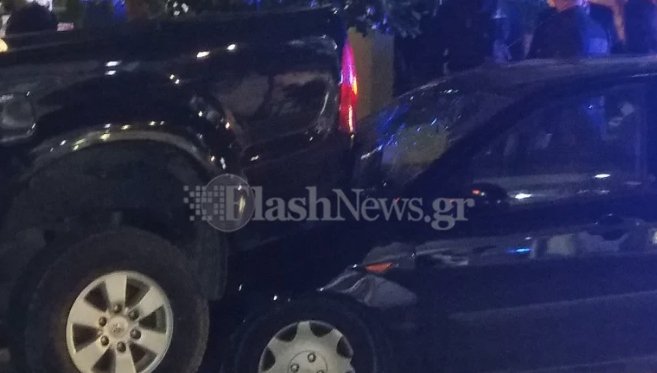 Τροχαίο στην Κρήτη: ΙΧ «σφηνώθηκε» κάτω από αγροτικό [εικόνες] | iefimerida.gr 4