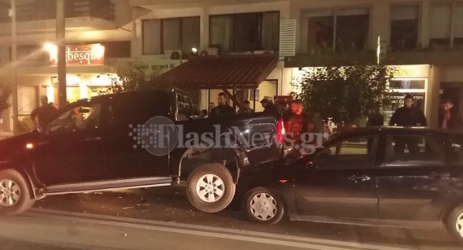 Τροχαίο στην Κρήτη: ΙΧ «σφηνώθηκε» κάτω από αγροτικό [εικόνες] | iefimerida.gr 5