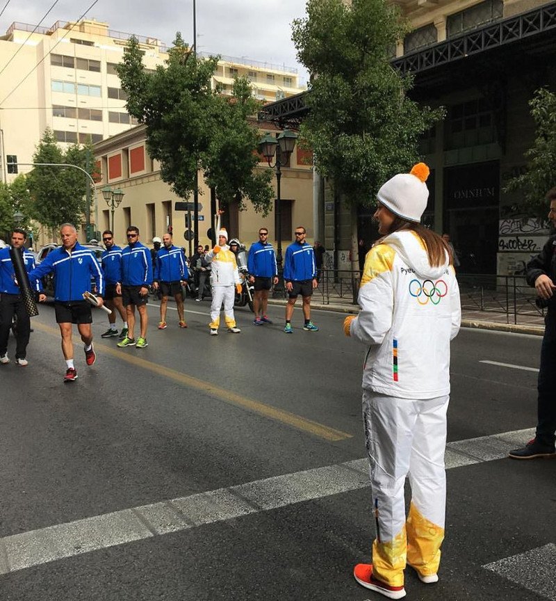 Το κορίτσι που έσβησε την Ολυμπιακή Φλόγα το 2004, λαμπαδηδρόμος 14 χρόνια μετά [εικόνες & βίντεο] | iefimerida.gr 1