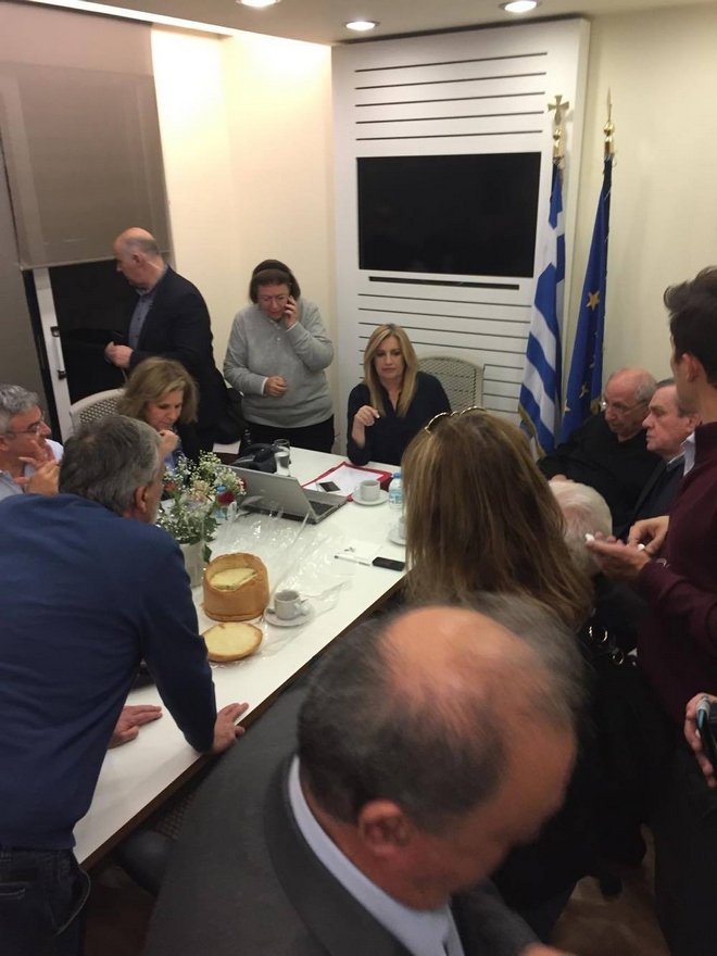 Πανηγύρια στη Χ. Τρικούπη για τη νίκη Γεννηματά [εικόνες] | iefimerida.gr 19