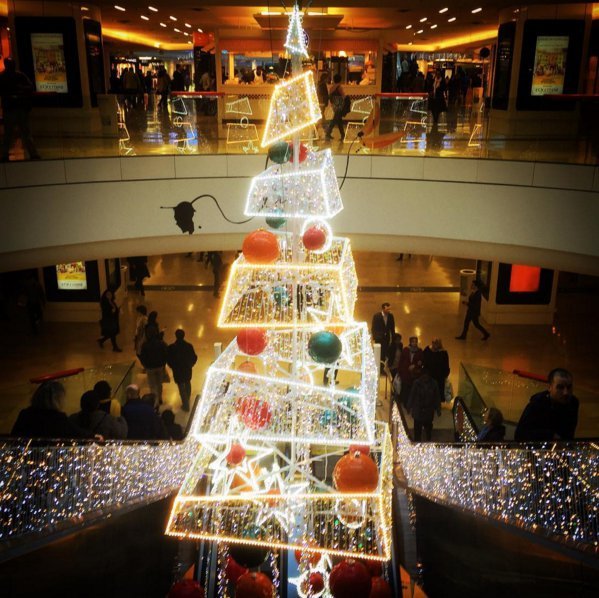 Στο Instagram άρχισαν να στολίζουν ήδη τα χριστουγεννιάτικα δέντρα [εικόνες] | iefimerida.gr 2